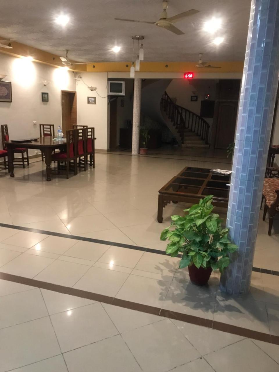 New Shelton Guest House Islamabad Extérieur photo
