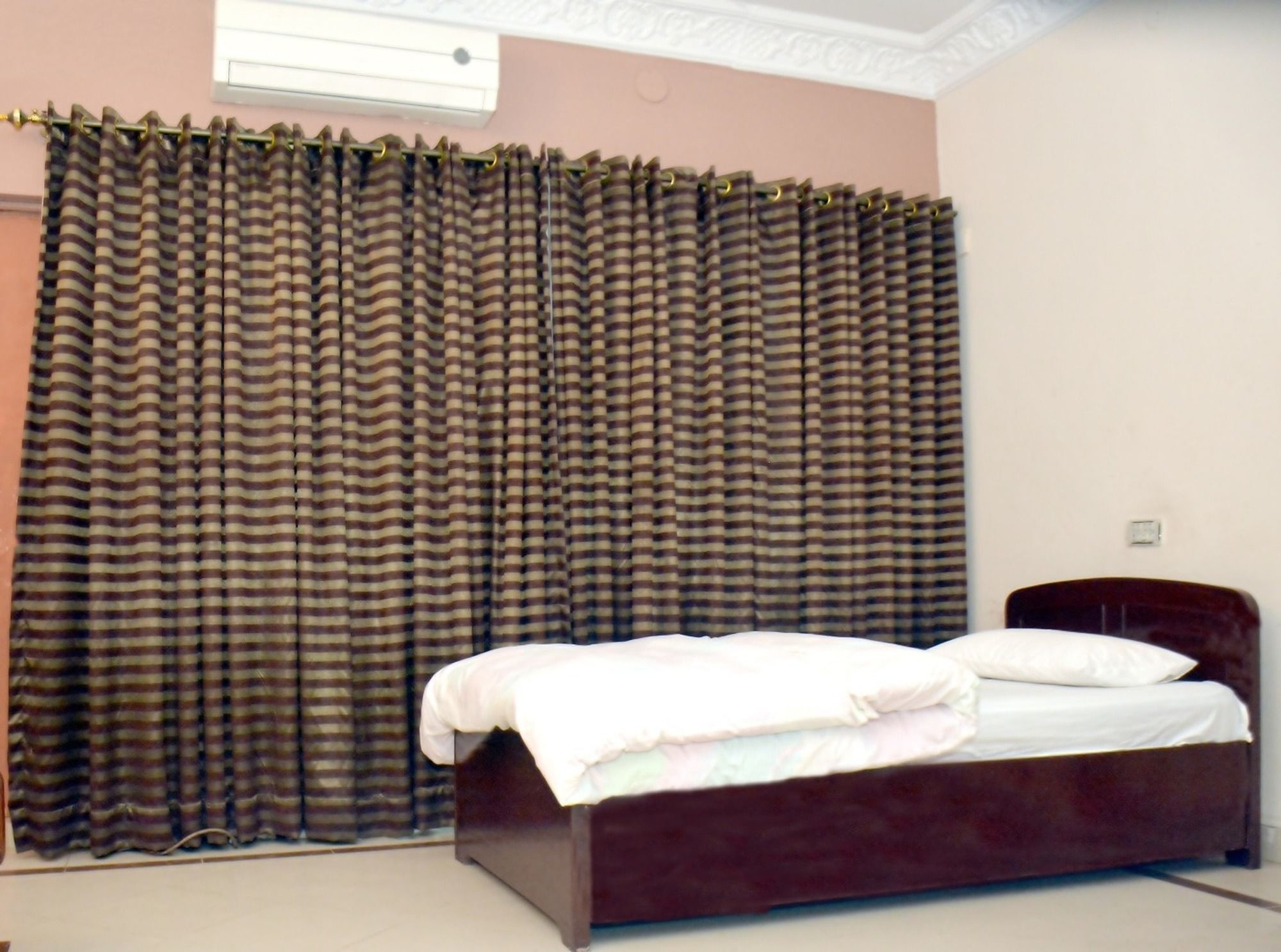 New Shelton Guest House Islamabad Extérieur photo